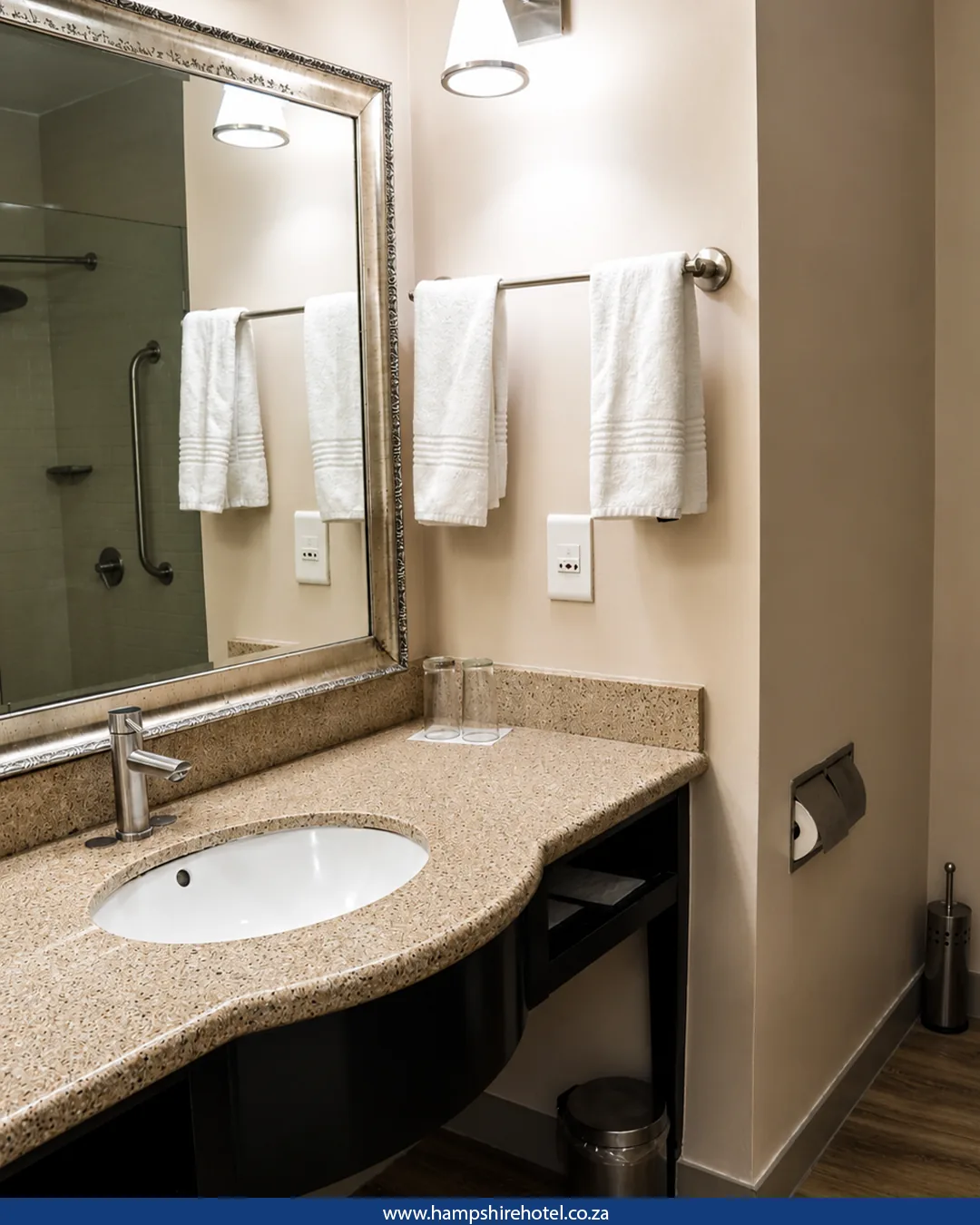 Luxury Queen Room bathroom