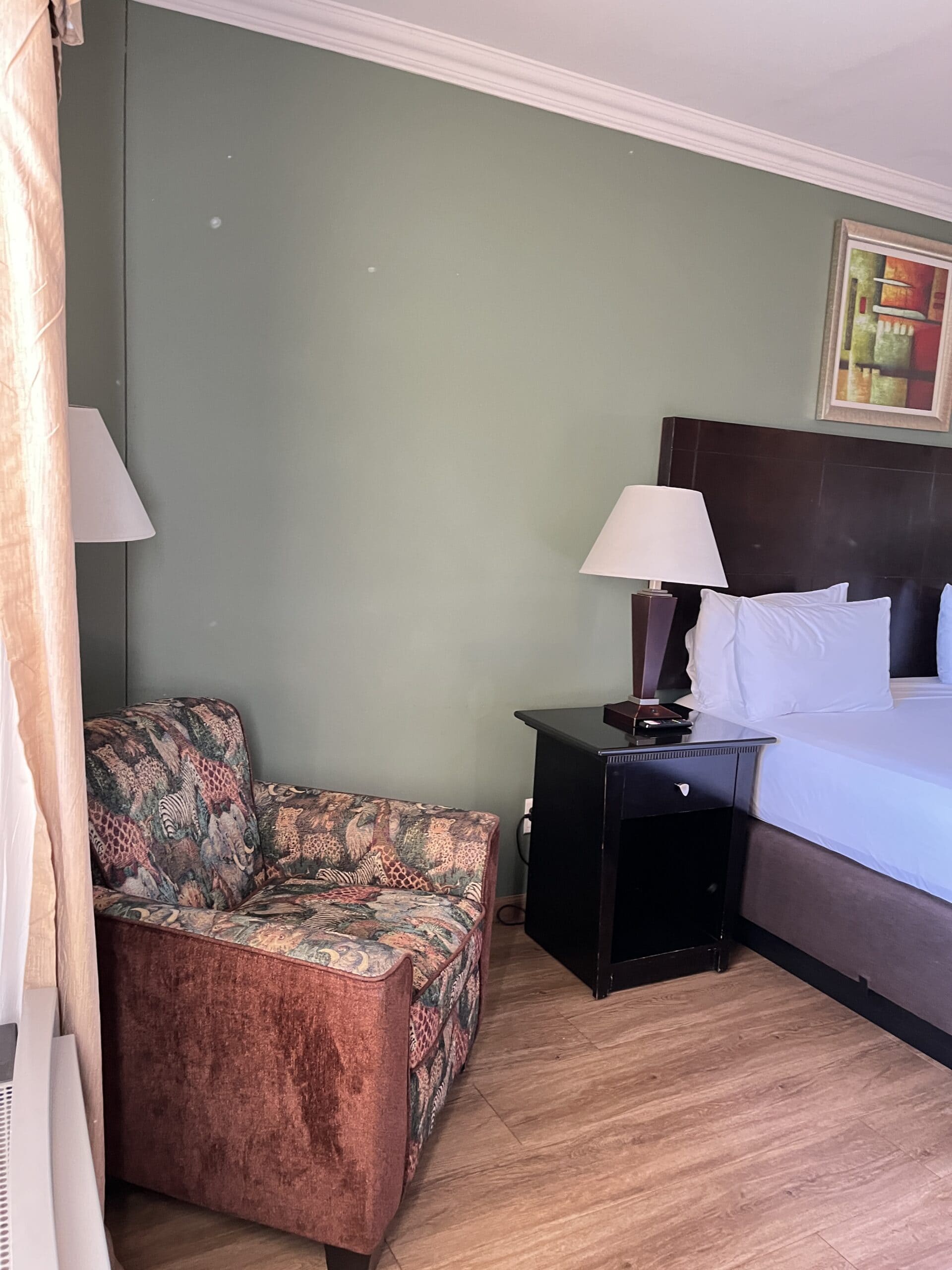 Luxury Queen Room interior